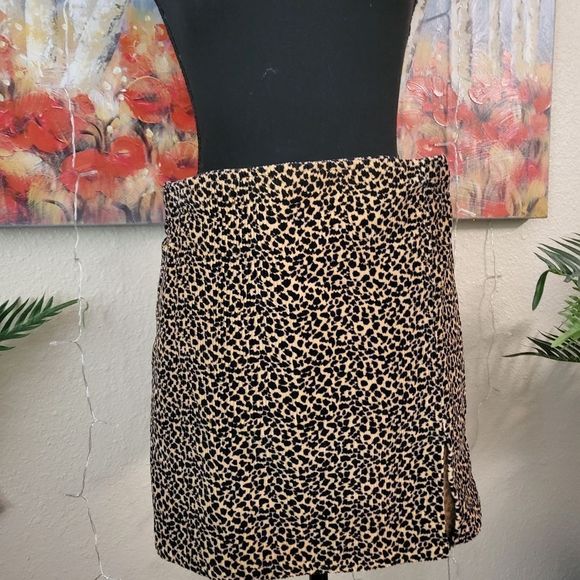 Dresses & Skirts - Vintage LEOPARD SKIRT